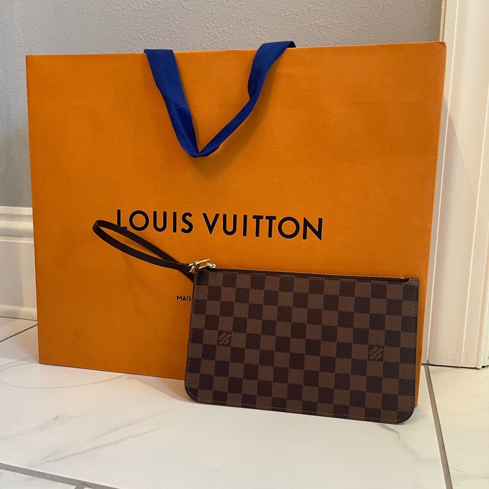 Louis Vuitton Neverfull Wristlet